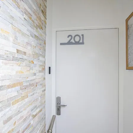 Appartement Cocon D'hiver - Netflix & Wifi - Parking Gratuit - Check-in 24h24 - Kit Bebe Inclus - Emplacement Velos - Goodmarning Châlons-en-Champagne